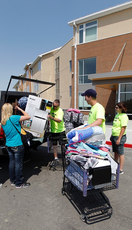 120816 _SL Residence Halls Move In 26